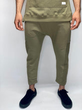 Load image into Gallery viewer, Vibin&#39; Out Cropped Sweatpants
